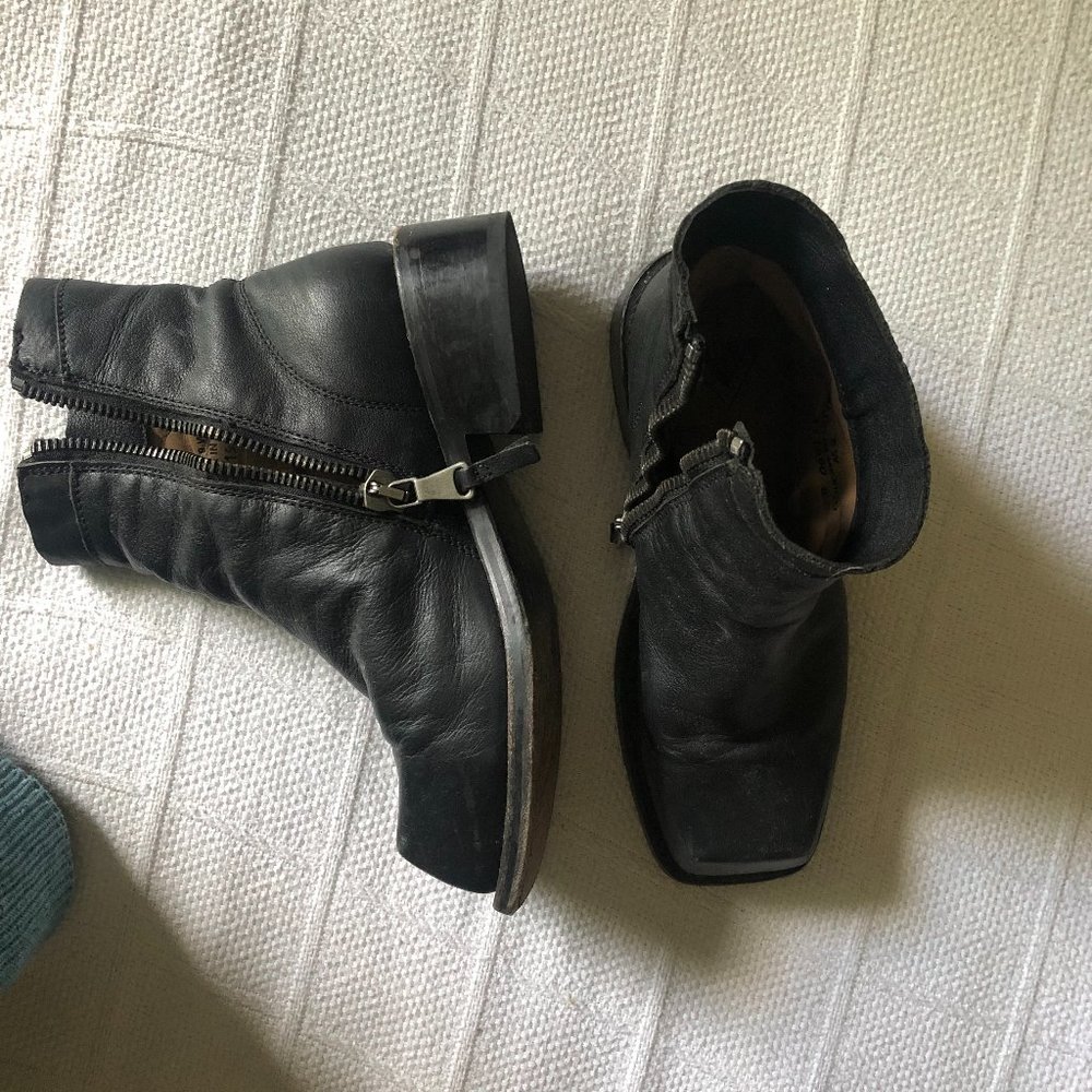 John Fluevog Black Leather Fonda Boots size 9 w